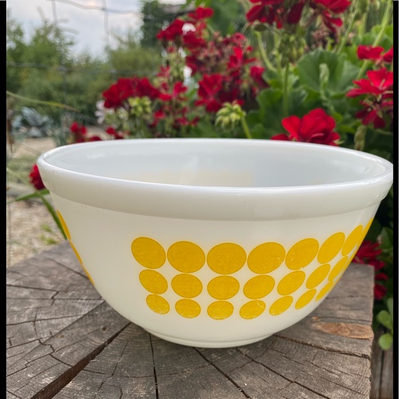 RARE Pyrex ‘Dot’ 1 1/2 Quart Bowl circa 1968-1973 - Picture 3 of 10